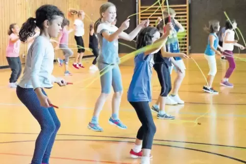 Die Kinder in Lauterecken freuen sich schon darauf, dass Rope Skipping demnächst fester Bestandteil ihres Sportunterrichts werde