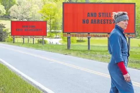 Plakative Anklage einer wütenden Mutter: Frances McDormand in „Three Billboards Outside Ebbing, Missouri“.