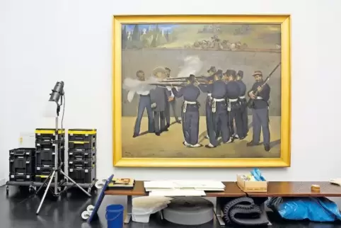 Arno Gisinger erzählt in seiner Fotoinstallation im Mannheimer Wasserturm „Gespenstergeschichten“ aus der Kunsthalle, hier mit e
