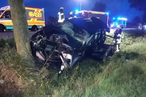 Totalschaden entstand am Auto des 25-jährigen Unfallopfers.  Foto: Polizei