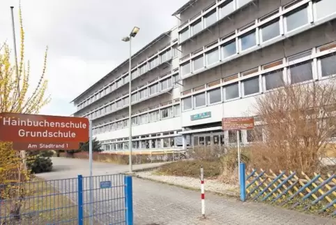 Auch die Grundschule Hagenbach muss dringend saniert werden.
