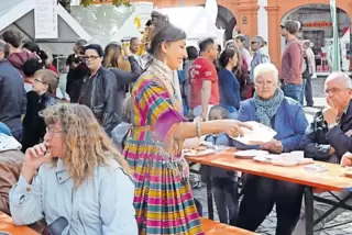 Traditionelle Gewänder, exotische Köstlichkeiten und viele Besucher prägten das gestrige Fest.