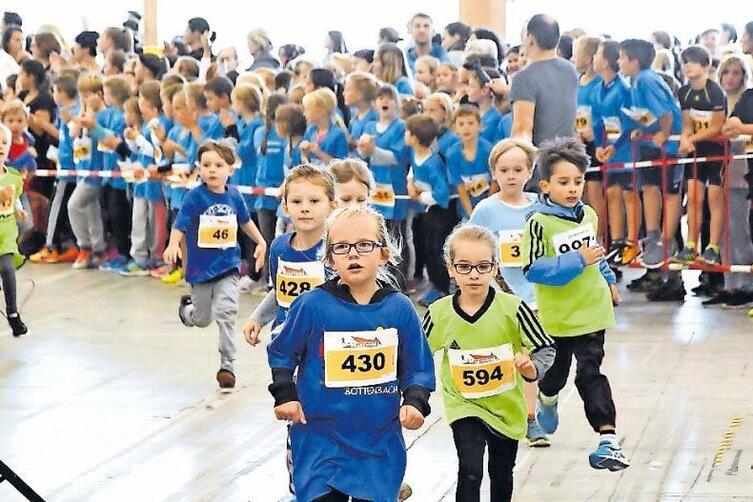813 Kinder machen beim 1000-Meter-Lauf mit.