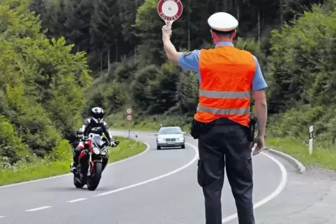 Halt, Polizei! Tempo-Kontrolle im Wellbachtal. Dieser Kandidat war 27 Stundenkilometer zu schnell.