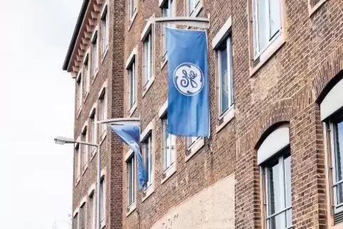 Das Werk in Mannheim baute um 1900 das Schweizer Unternehmen Brown Boveri & Cie (BBC). Nach der Fusion mit Asea (Schweden) gehör