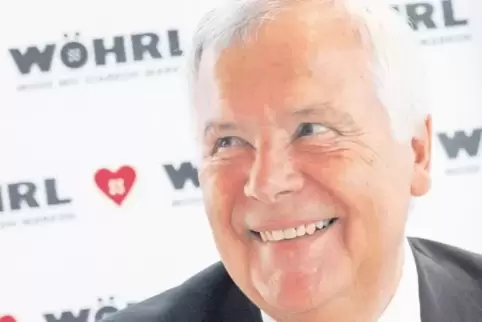 Macht doch ernst mit der geplanten Übernahme von Air Berlin: der bayerische Modeunternehmer Hans Rudolf Wöhrl (69), Ehemann der 
