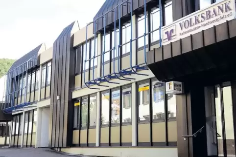 Was mit dem Volksbank-Gebäude in Obermoschel passiert, ist noch unklar. Derzeit sucht die Bank einen Käufer.