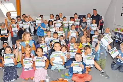 70 Kinder haben erfolgreich beim Lesesommer der Dannstadter Bücherei im Kulturhof Schrittmacher teilgenommen.