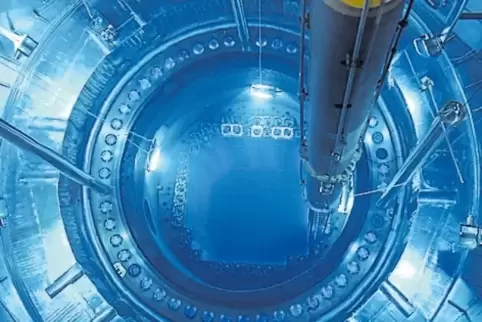 Der Blick in einen geöffneten Reaktordruckbehälter.