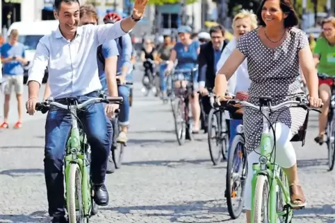 Das Spitzenduo auf Wahlkampftour in Berlin: Cem Özdemir und Katrin Göring-Eckardt.
