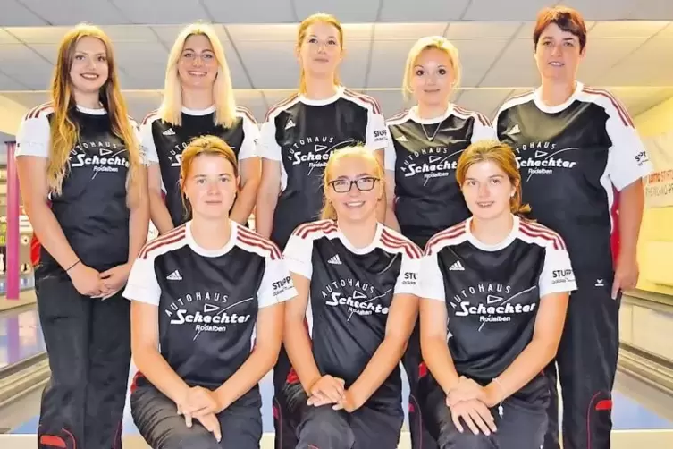 Der Bundesligakader des ESV: (stehend von links) Luisa-Marie Neu, Sara Scherer, Melanie Wetzel, Sarah Freyler, Spielertrainerin 