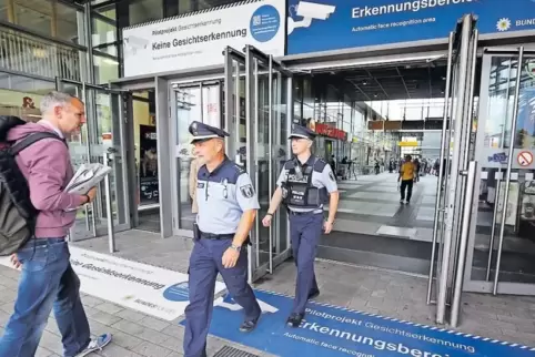 Ein Pilotprojekt zur Gesichtserkennung läuft seit Anfang August am Berliner Bahnhof Südkreuz.