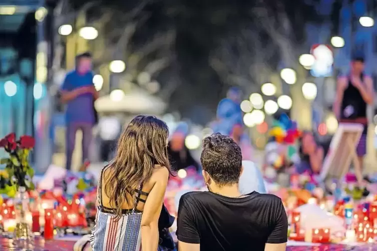 Nach dem Terroranschlag in Barcelona am 17. August gedenken die Spanier auf der Flaniermeile Las Ramblas den Opfern.