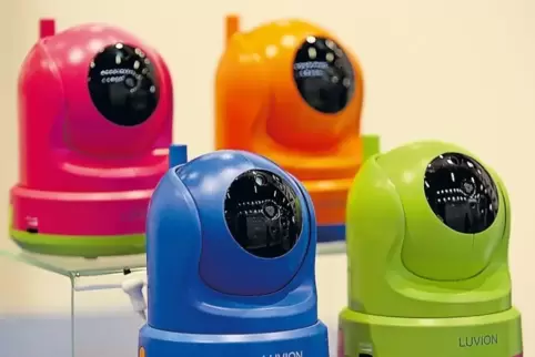 Eltern wolle ihre Kinder heute „unter optimierten Bedingungen“ aufwachsen sehen: digitale Kameras zur Zimmer-Überwachung auf ein