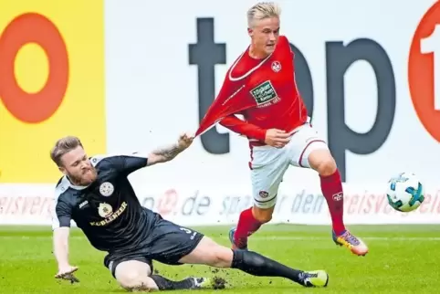 Die Moser-Schützlinge wollen sich nicht mehr bremsen lassen. Brian Kjeldsberg vom 1. FCK II (rechts) hier im Spiel gegen Koblenz