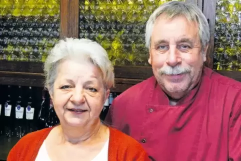 Wollen mit authentischer Küche punkten: Alicya Stein und Harald Stöcker, die neuen Pächter des Iggelbacher Vereinsheims.