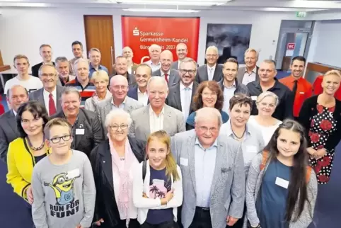 Jung und alt haben sich im Landkreis „vorausschauend engagiert“: Das sind die Preisträger.