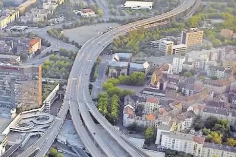 2019/20 soll der Hochstraßenabriss beginnen. Eine Stadtstraße soll die marode Trasse ebenerdig ersetzen. Bauzeit: acht Jahre, Ko