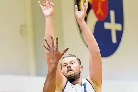 Max Selenski (am Ball) erzielte in Maxdorf 16 Punkte für die Skyflyers Ludwigshafen.