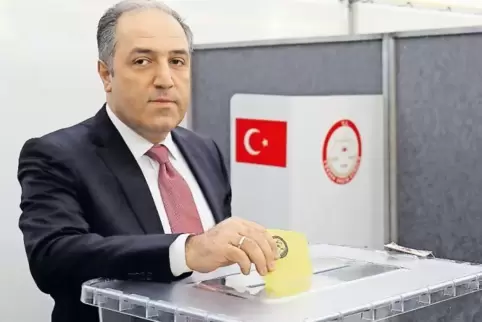Mustafa Yeneroglu übernahm 2014 den Posten des Generalsekretärs von Milli Görüs, als Oguz Üzüncü wegen Betrugsermittlungen zurüc