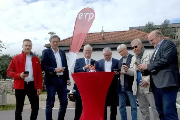 Vertreter der ERP und der Stadtspitze (3. und 4. von links: ERP-Geschäftsführer Udo Beckmann und Stadtbürgermeister Klaus Hartmü