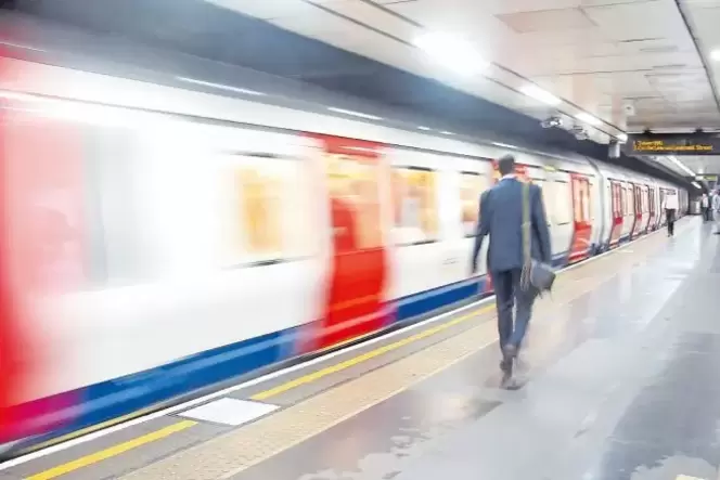 Auch in Ludwigshafen träumte man vom schnellen Transport unter der Erde. Im Bild: die Londoner U-Bahn. Auch in Ludwigshafen träumte man vom schnellen Transport unter der Erde. Im Bild: die Londoner U-Bahn.