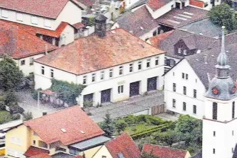 Entspricht nicht mehr heutigen Anforderungen: Das Feuerwehrgerätehaus in Mechtersheim.