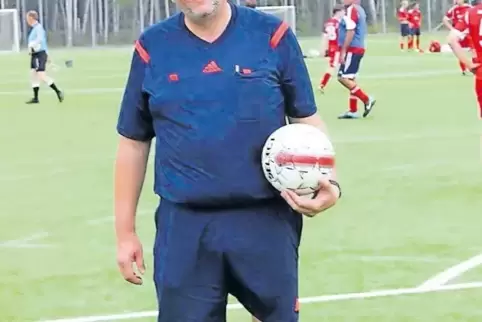 Zeigt auch im hiesigen Fußballkreis Intoleranz die rote Karte: Steffen Rübel aus Schellweiler.