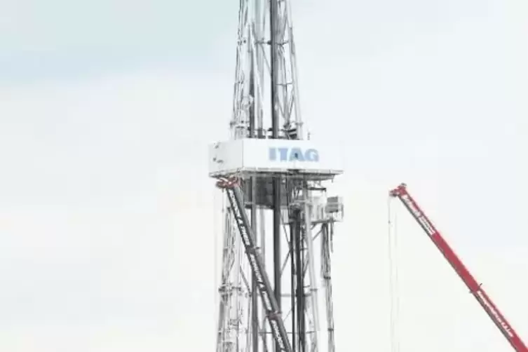 Der Bohrturm ist von der Bellheimer Geothermie-Bohrstelle l&auml;ngst verschwunden. Das Bohrloch ist noch zu verschlie&szlig;en.