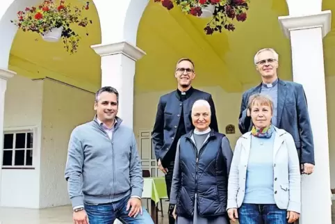 Stehen ab Oktober für offene Gespräche auf Maria Rosenberg bereit (von links): Steffen Dully, Pfarrer Volker Sehy, Schwester Ros