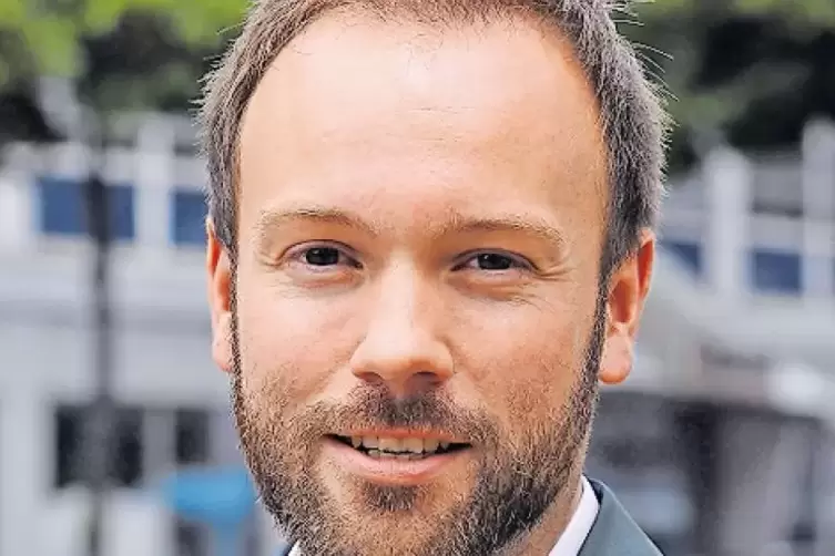 Nikolas L&ouml;bel