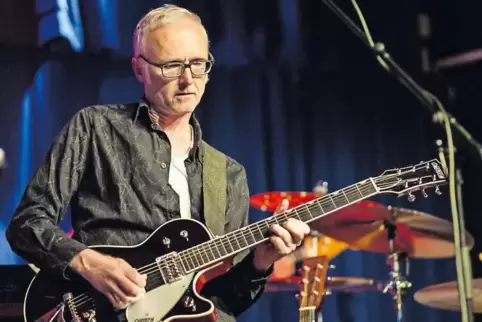 Spannende Gitarrensoli: Markus Tiedemann im Haus.