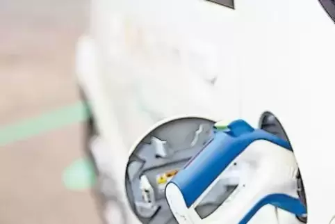 Geht es nach der Verwaltung, können Fahrzeuge in der Verbandsgemeinde Maxdorf bald an die Steckdose.