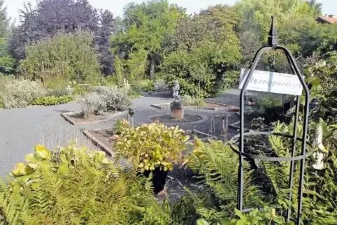 Vielgestaltig und einladend: der Garten von Familie Steidel in Morschheim.
