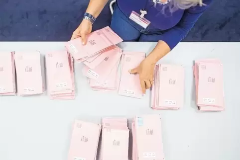 Ab 18 Uhr wird ausgezählt.