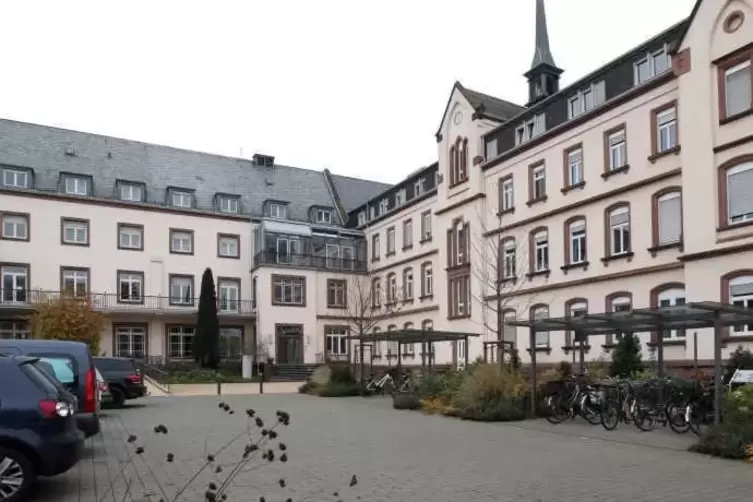 Das Mutterhaus der Diakonissen in Speyer soll der Verwaltungssitz des neuen Unternehmens werden.  Archivfoto: Lenz