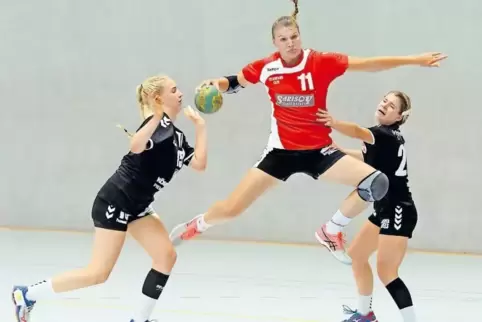 Gut drauf: Johanna Ebel (Mitte) von der TSG Friesenheim.