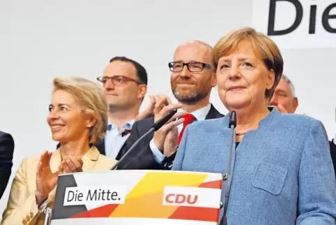 Trotz deutlicher Verluste der Union steht Bundeskanzlerin Angela Merkel vor ihrer vierten Amtszeit.
