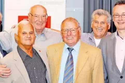 Seit vielen Jahrzehnten in der Gewerkschaft (v.l.): Johann Knichalla (60 Jahre), Oscar Bähr (60), Walter Gieger (70), Werner Bey