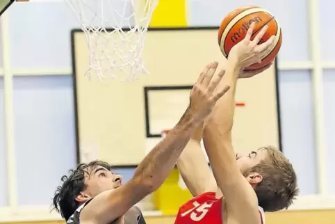 Stark im ersten Viertel: VTZ-Spieler Johannes Meenken (rechts).