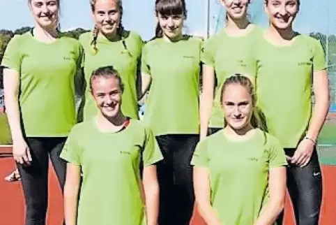 Das Team mit Trainer Rainer Drechsler: Josefine Klett, Anna Gehrmann, Hanna Sandmann, Mara Strampe, Leandra Beenke (stehend v. l