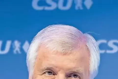 Der CSU-Vorstand und Horst Seehofer halten an der gemeinsamen Fraktion mit der CDU fest.