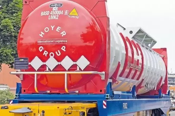 Ein Beispiel für die Digitalisierung im Ludwigshafener Stammwerk der BASF: Ein Prototyp des autonom fahrenden AGV (Automated gui Ein Beispiel für die Digitalisierung im Ludwigshafener Stammwerk der BASF: Ein Prototyp des autonom fahrenden AGV (Automated gui