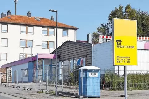 Wo jetzt noch das frühere Supermarkt-Gebäude am Sommerwald in Pirmasens steht, soll ein Wohnpark gebaut werden.