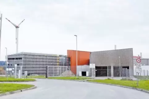 Rund eine Million Euro hat Johannes Heger investiert, um die neue Produktionshalle an die Gießerei in Sembach anzubauen.