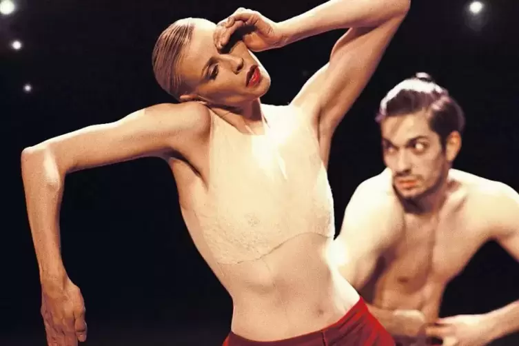 Mit Choreografien von Edward Clug, Marco Goecke, Sol Leon und Paul Lightfoot kommt das Nederlands Dans Theater in den Pfalzbau.