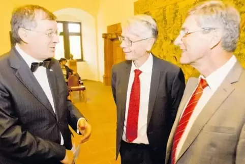 Prominenter Gast: der Botschafter der Republik Estland, Mart Laanemäe (links), im Gespräch mit Oberbürgermeister Klaus Weichel u