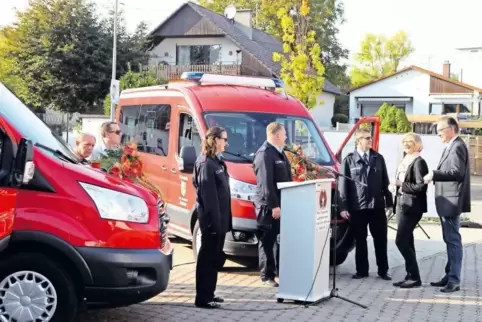 100 000 Euro kosten die beiden neuen roten Flitzer zusammen.