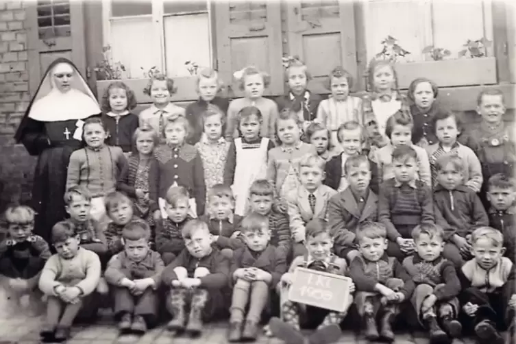 Von Nonnen gef&uuml;hrt: Bis zur f&uuml;nften Klassebesuchten die Sch&uuml;ler die &bdquo;M&auml;dchenschule&ldquo; am Rathausplatz.