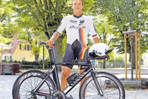 Spätberufener im Sattel: Marco Imo mit seinem speziellen Zeitfahrrad, auf dem er Platz 24 beim Rad-Masters in Albi schaffte.